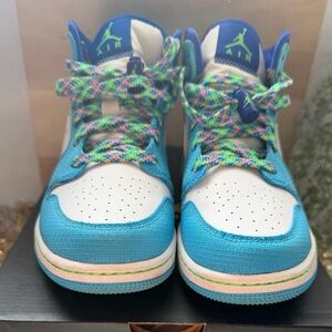 Air Jordan 1 Mid SE GS Sprite Youth 5, Women’s 6.5/7